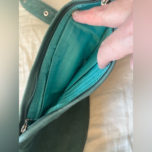 SOLD ON FACEBOOK - Picture 2 of 4